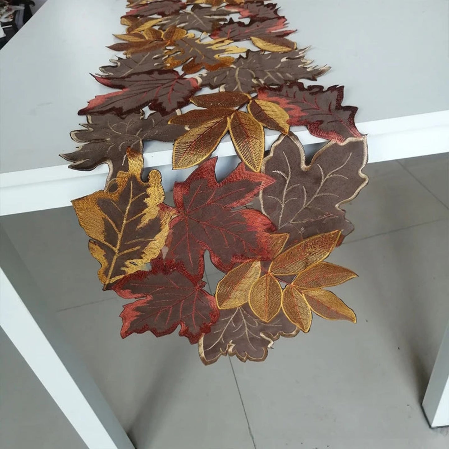 1Pc Autumn Maple Leaf Embroidered Table Runner Hollow Out Flocked Brown Maple Design Rustic Farmhouse Thanksgiving Harves