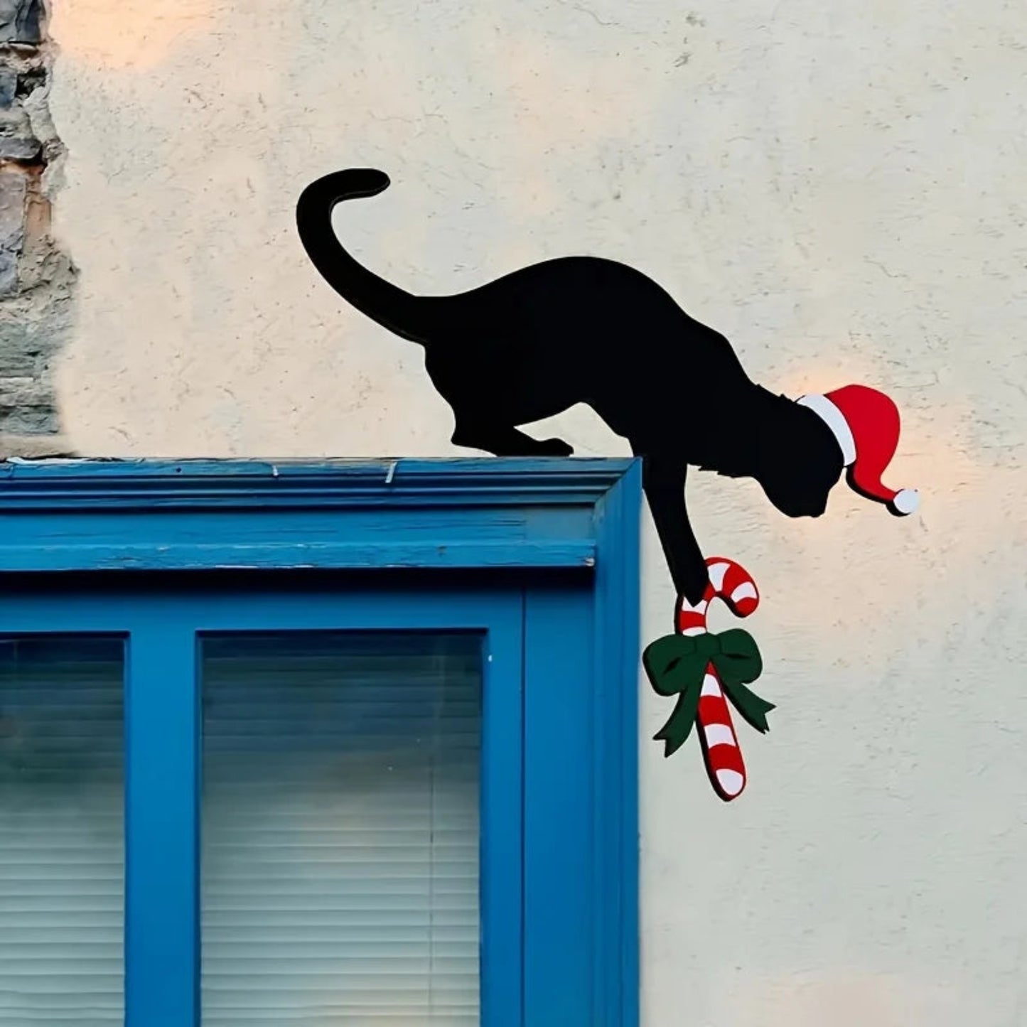 Fun Charming Cat Shaped Christmas Door Corner Decoration-Rustic Imitation Wood, Perfect for Holiday Atmosphere