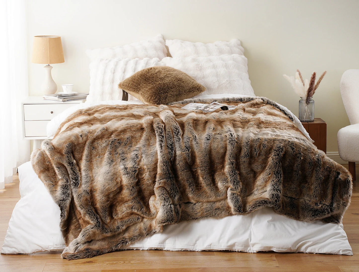 Battilo Faux Fur Blanket Luxury Fluffy Plaid Throw Blanket Winter Thick Warm Sofa Blanket Plush Fur Throws for Bed Bedroom Decor